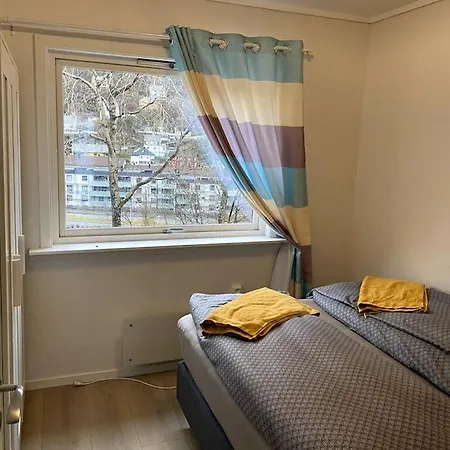 Daire Lovely 2 Bedroom With Free Parking Bergen