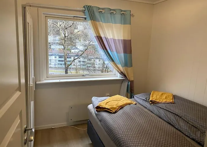 Apartment Lovely 2 Bedroom With Free Parking Bergen