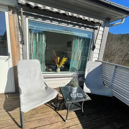 Appartement Lovely 2 Bedroom With Free Parking *