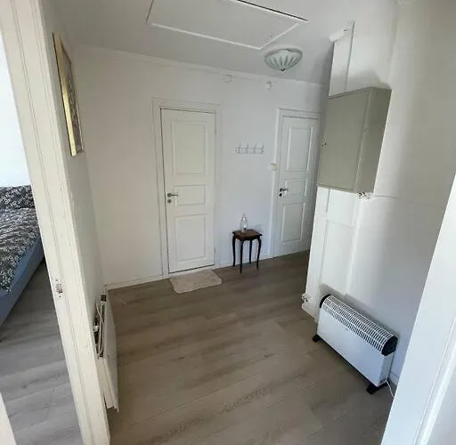 Lovely 2 Bedroom With Free Parking Διαμέρισμα