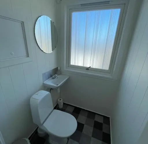 Lovely 2 Bedroom With Free Parking *