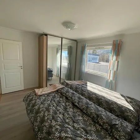 Lovely 2 Bedroom With Free Parking *