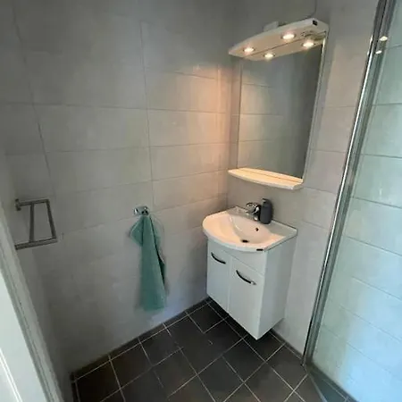 Lovely 2 Bedroom With Free Parking